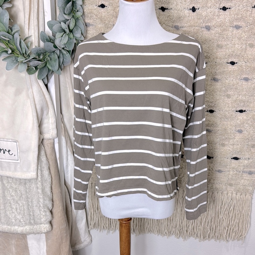 Old Navy Boxy White and tan scoop neck top size S